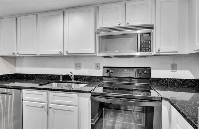 Building Photo - 6900 Roswell Rd Unit Q10 Rental