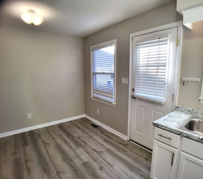 Photo - WAYN5324 Unit B