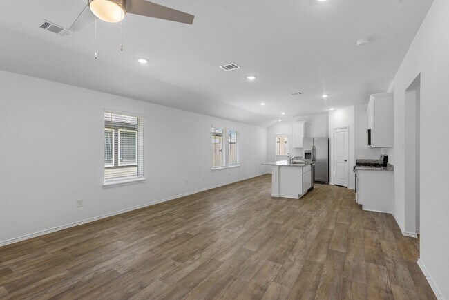 3038 Lake Crest Dr
