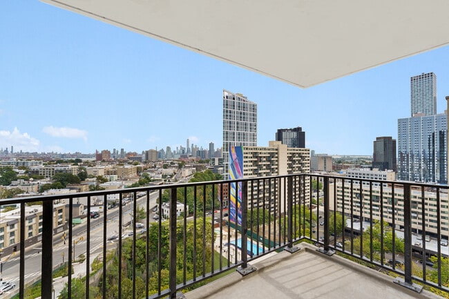 Building Photo - 201 Saint Pauls Ave Unit 17T