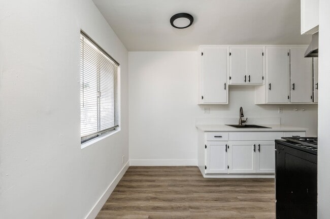 Photo - 6115 Cherry Ave