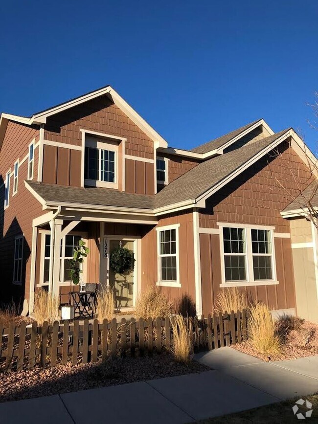 Building Photo - 3bd, 2.5ba 2car West Side Beauty, Built in... Rental