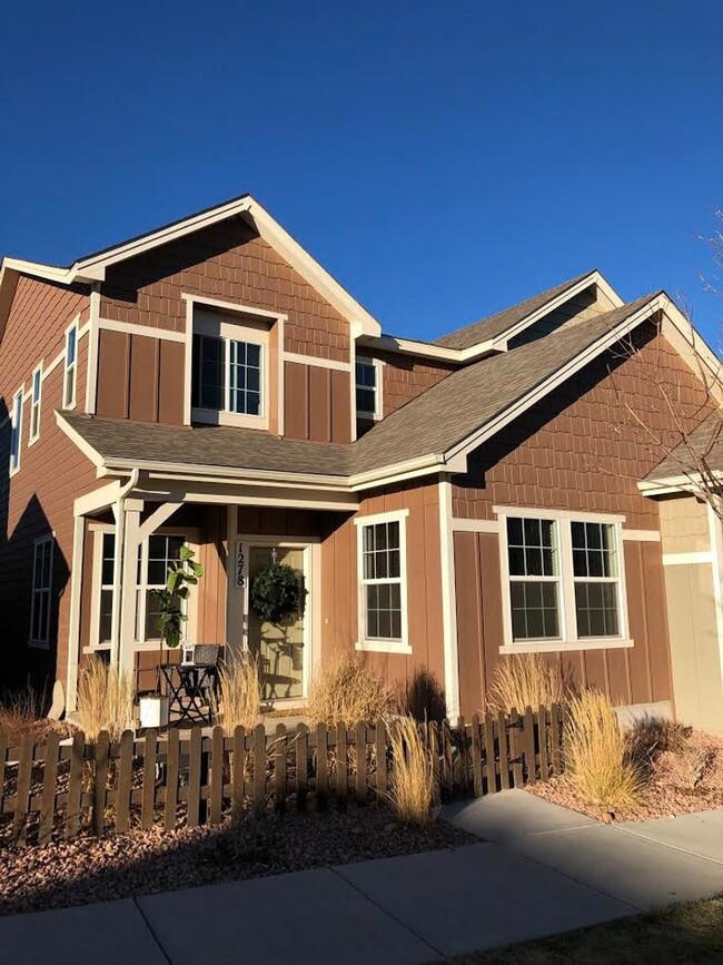 3bd, 2.5ba 2car West Side Beauty, Built in... - 3bd, 2.5ba 2car West Side Beauty, Built in... House