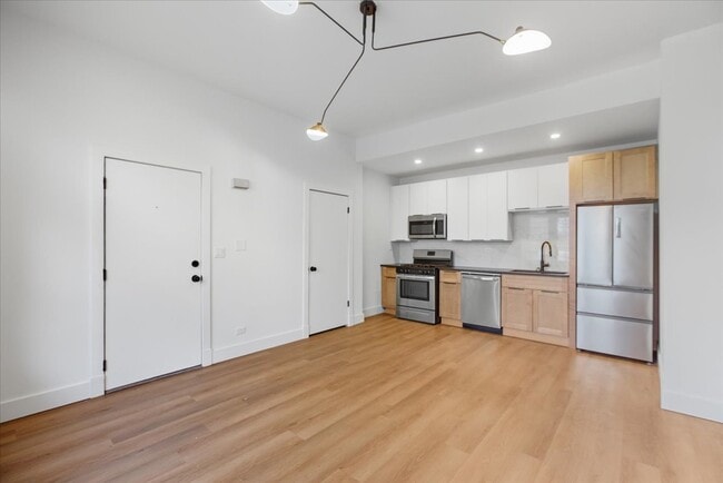 Photo - 3211 W Le Moyne St Unit CH1