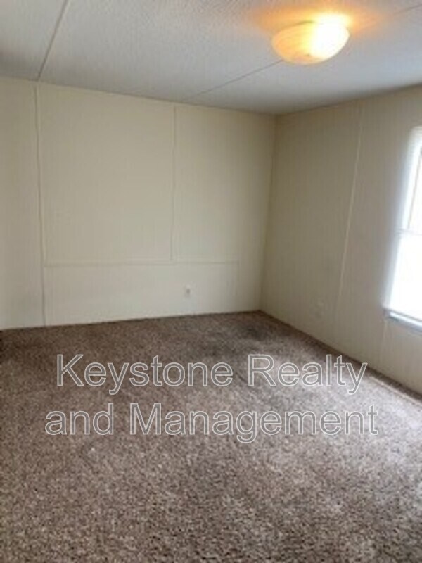 141 Mace Ln