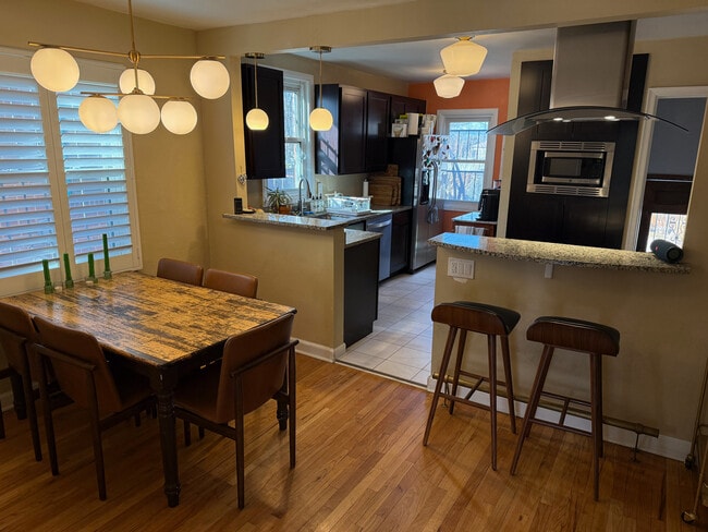 Open kitchen - 3423 N Saint Paul St