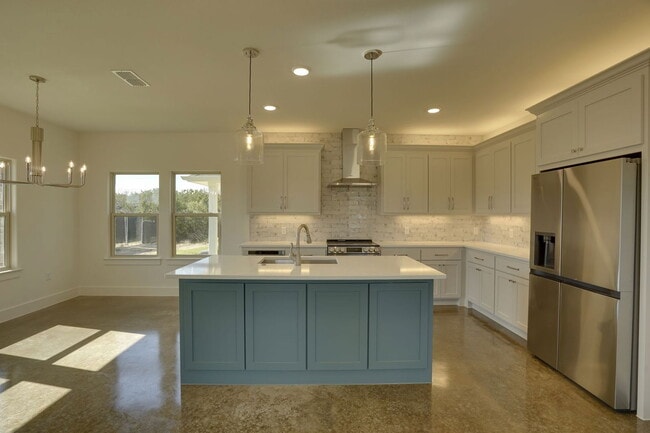 Photo - 300 Red Bird Dr