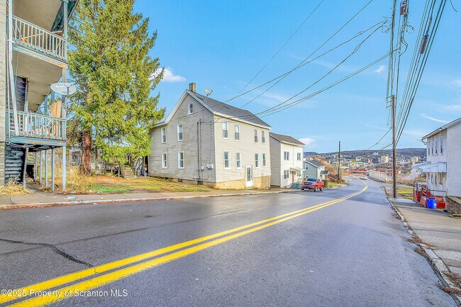 Photo - 916 W Linden St