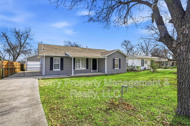 Photo - 418 Russell St