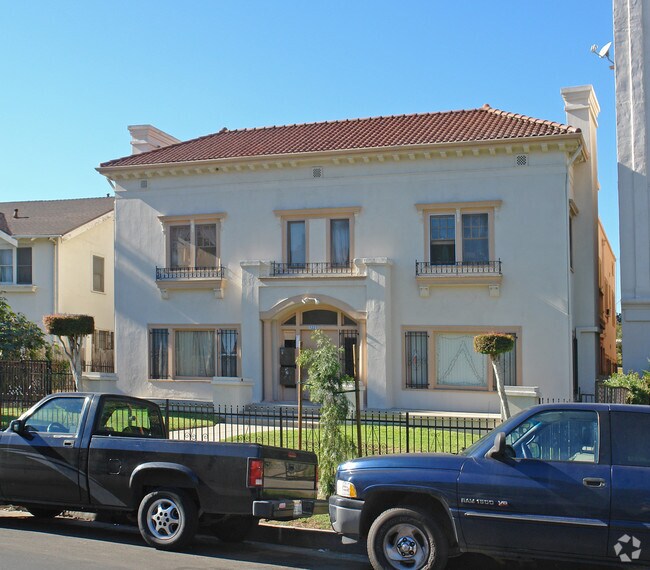 1221--1223 S Norton Ave