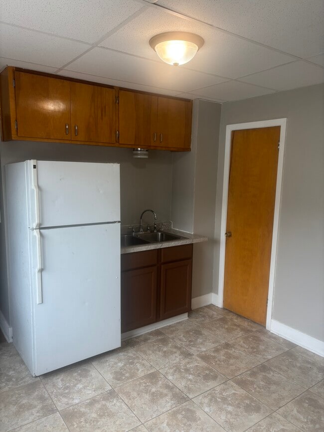 Kitchen - 125 N Broad St Unit 125 N Broad St Apt 1