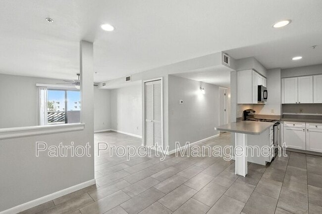 Photo - 1005 E 8th St