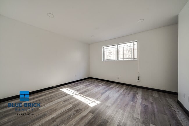 Photo - 8204 Langdon Ave Unidad 9