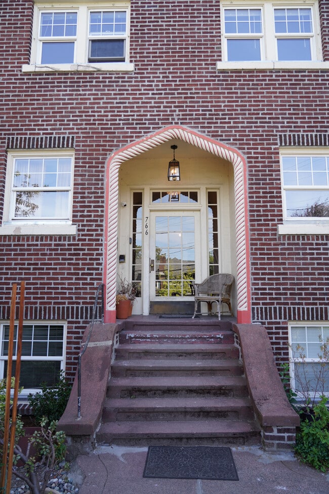 Photo - 766 Belmont Ave E