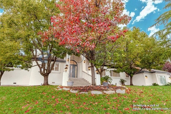 Photo - 1712 Carnegie Way