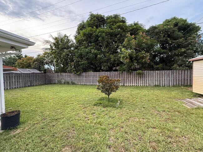 817 Elm Rd