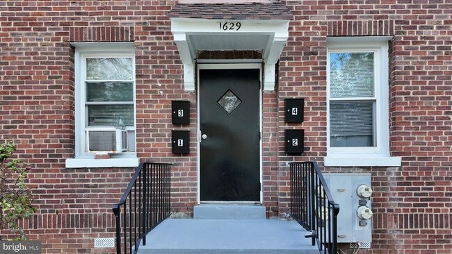 Photo - 1629 West Virginia Ave NE Apartamento Unidad 4