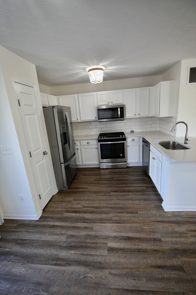 Photo - 8330 Bruntsfield Rd