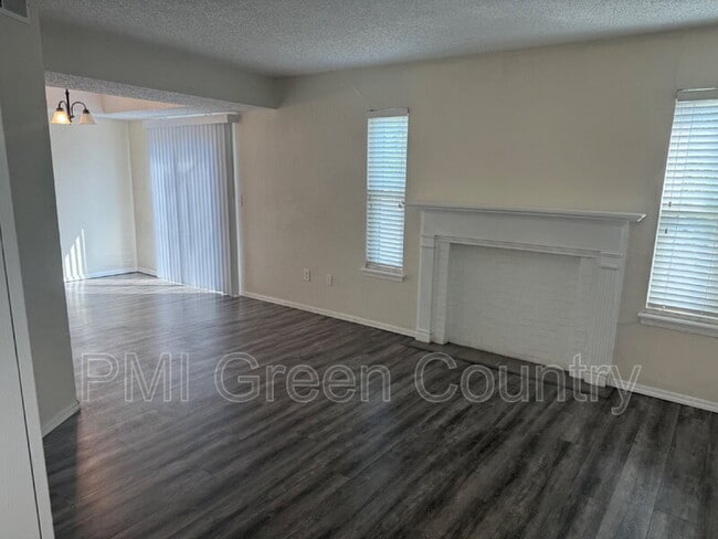 Photo - 9121 E 69th Pl