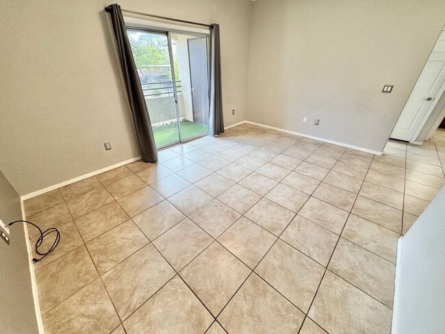 2291 W Horizon Ridge Pkwy