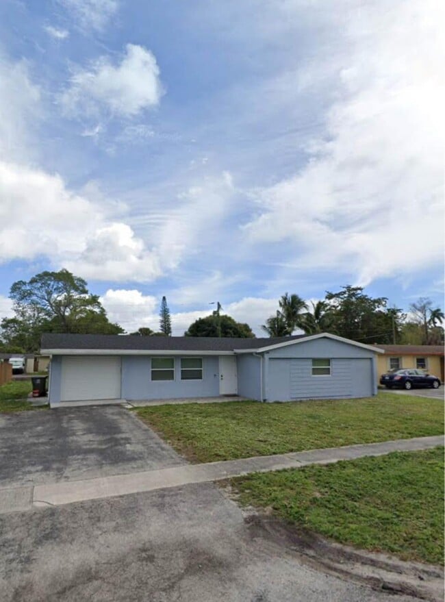 Building Photo - 1228 Victoria Dr Rental