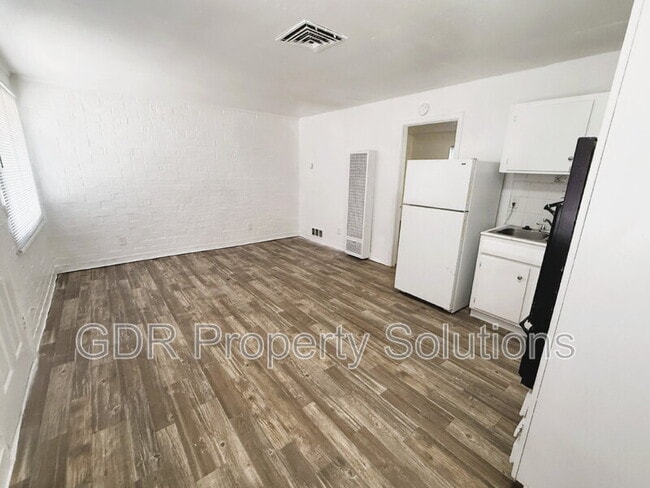 Photo - 1200 Coal Ave SW Unidad #2
