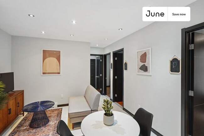 Photo - 15 W 107th St