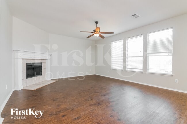 Photo - 901 Cutting Horse Dr