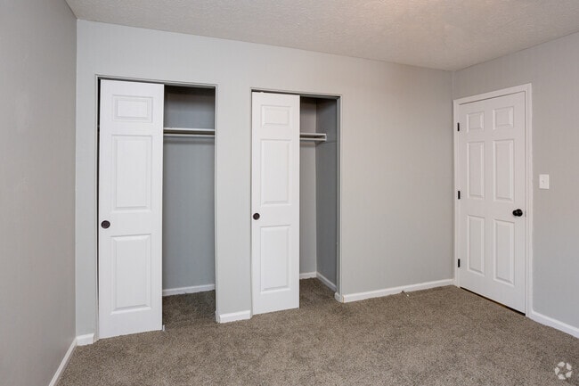 2BR, 1BA - 800 SF - Bedroom