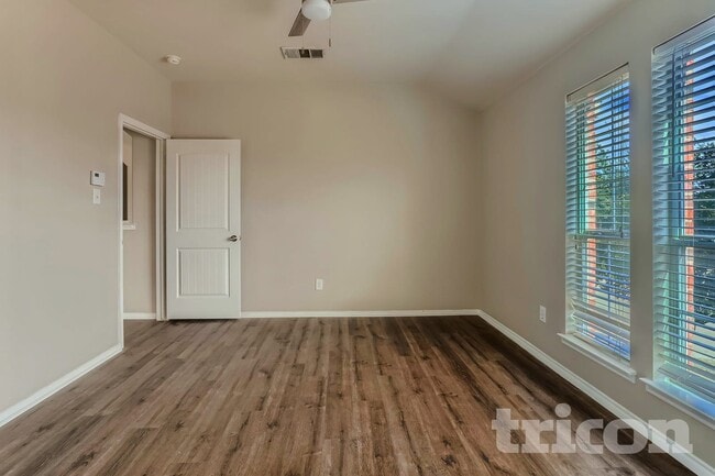 Photo - 3621 Spring Run Ln