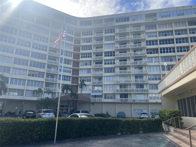 Building Photo - 1817 S Ocean Dr Unit 718