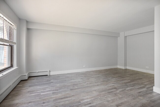 Photo - 5858 N Sheridan Rd