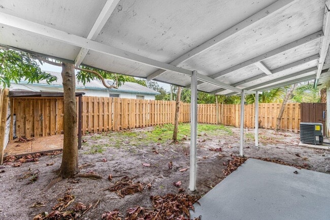 Photo - 4905 Gulfstream Rd