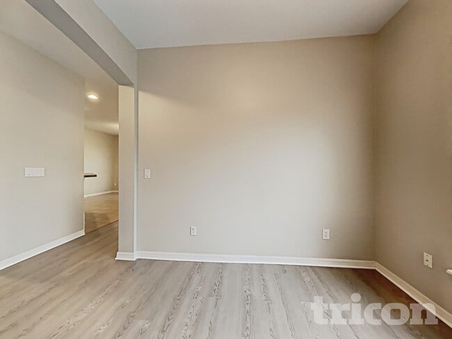 Photo - 1513 Lancashire Way