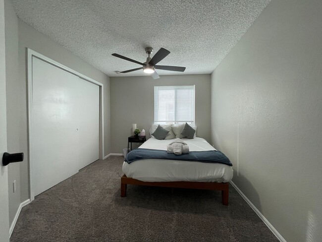 Northridge Dr - Northridge Dr Apartamento Unidad Rm B (middle bedroom)