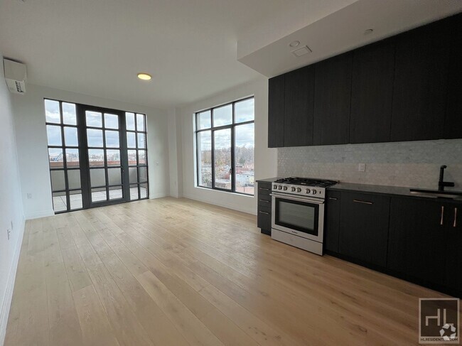 Building Photo - Luxurious 2 bedroom/1 Bathroom Penthouse A... Unit 816