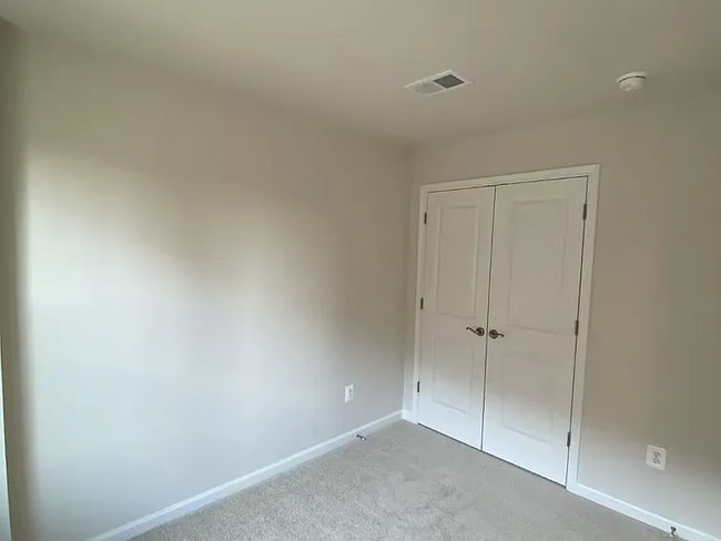 Photo - 3418 Chester Aly