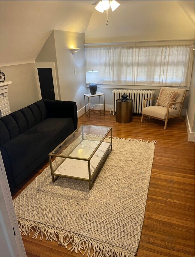 Photo - 449 Richmond Ave Unit 4