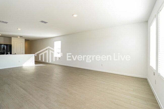 Photo - 245 Sycamore Pl