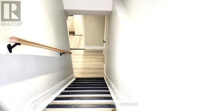 Photo - 435 Stonegate Ave