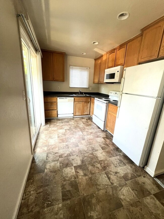 Photo - 1143 W 1st St Unidad 4