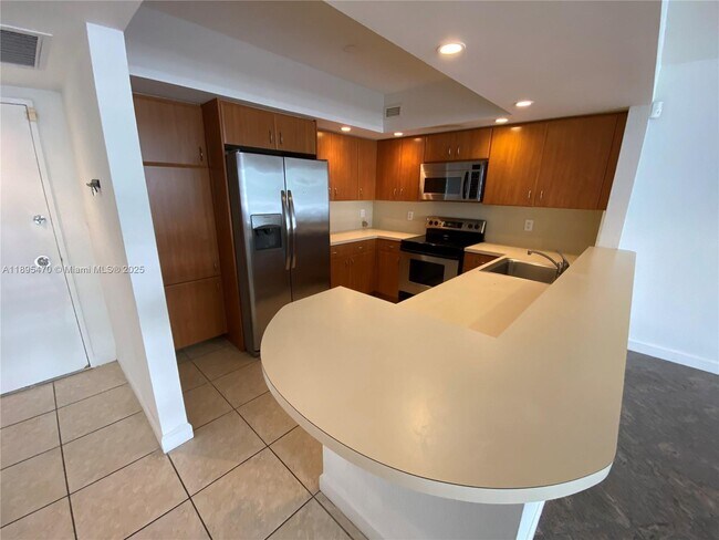 Photo - 5600 Collins Ave Unidad 4E