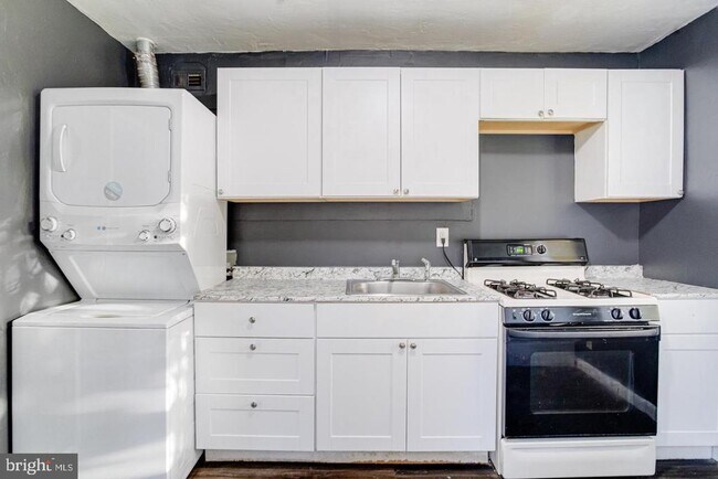 Photo - 2 Chesapeake Ct