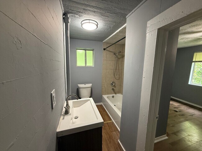 Photo - 215 Smith St NE Unit Apt B