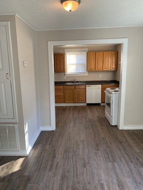 Photo - 905 Pansy Ct