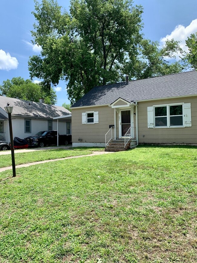 Frente de la casa - 821 W 7th St