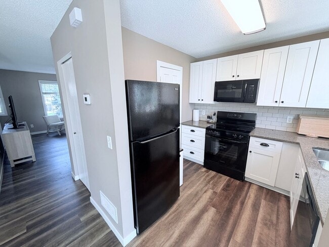 Photo - Modern 2-Bedroom Townhome in Apple Valley with Private Patio!!