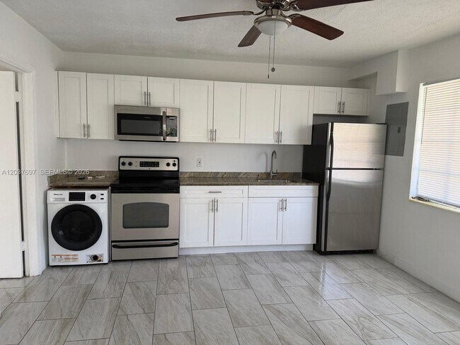 Photo - 1324 N 58th Ave Unit 1