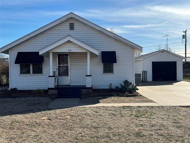 Photo - 219 N Missouri St