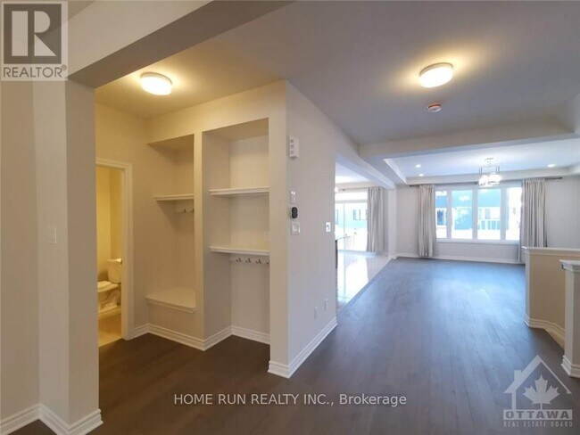 Photo - 718 Brittanic Rd